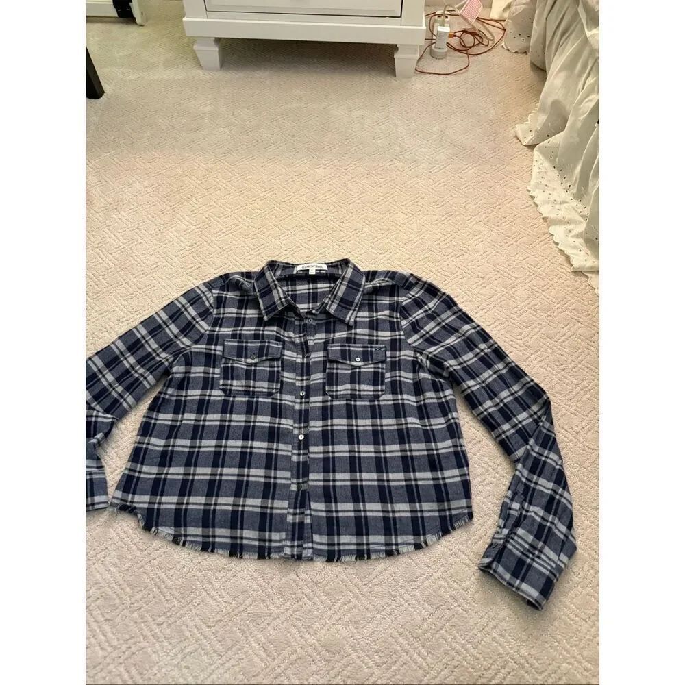 EUC Elizabeth and James Cropped Frayed Flannel